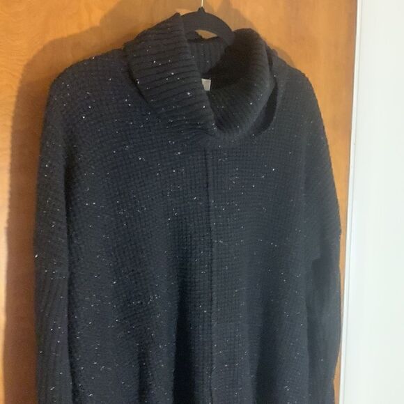 Michael Kors EUC black turtleneck sweater with white dots Size Large - Picture 2 of 5